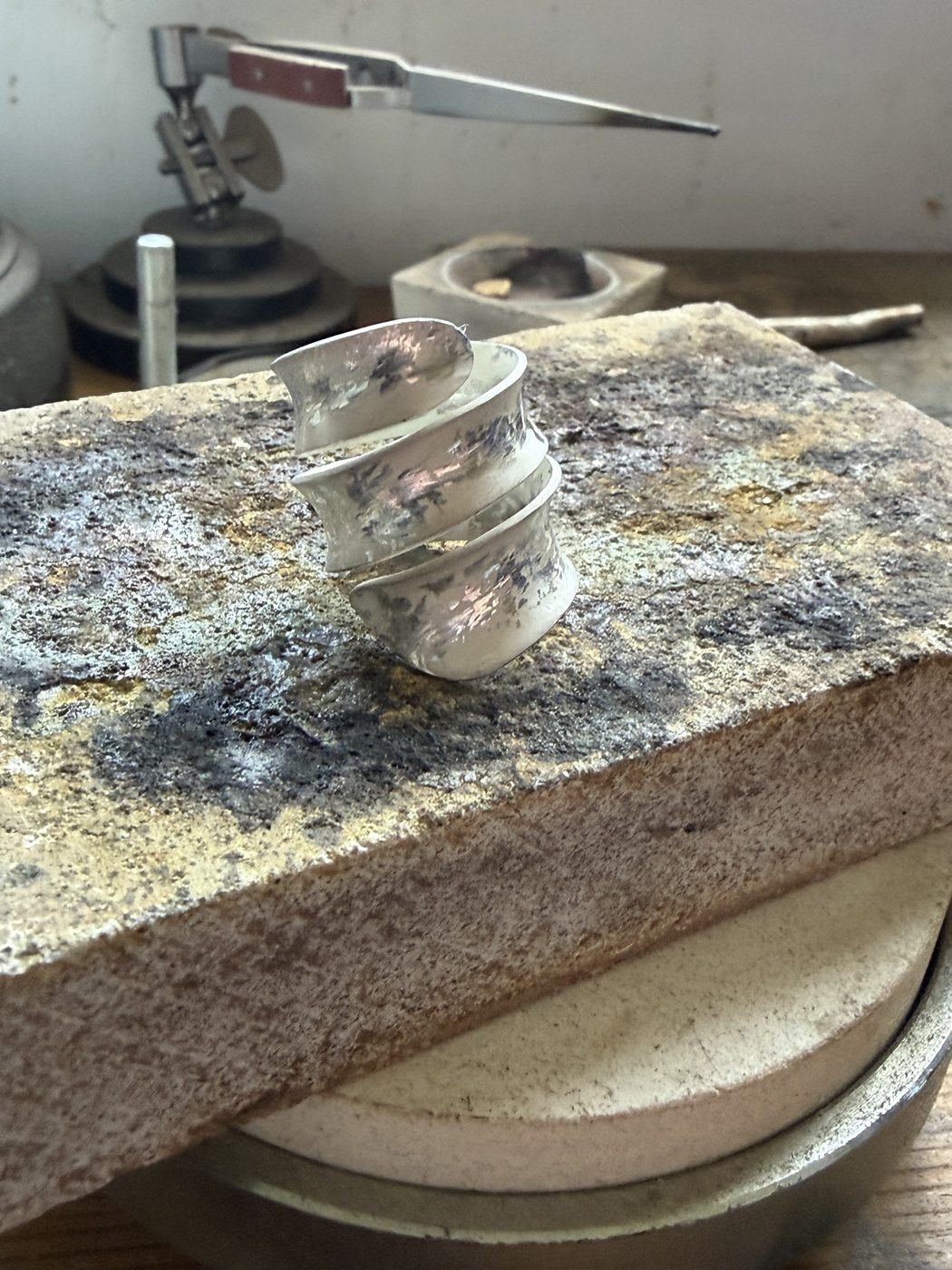 Wrap ring standing on the soldering block